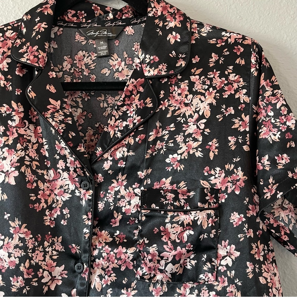 Marilyn Monroe Women’s Black Pink Floral Satin Matching Pajama Set Size Medium - Picture 3 of 7